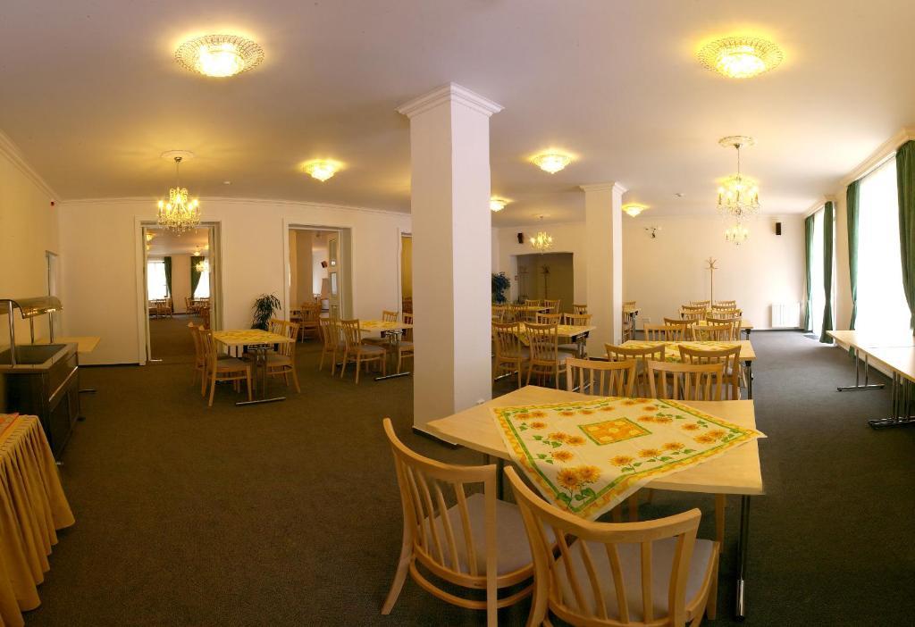 Zamecky Hotel Леднице Экстерьер фото