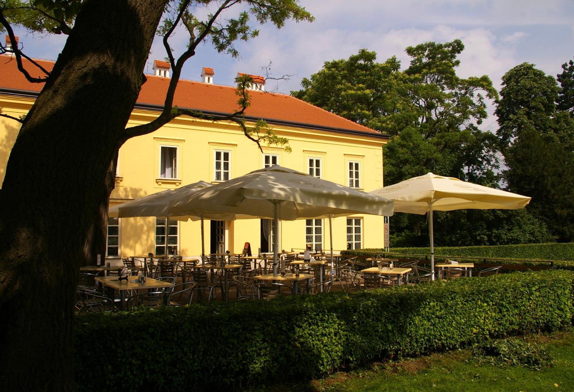 Zamecky Hotel Леднице Экстерьер фото