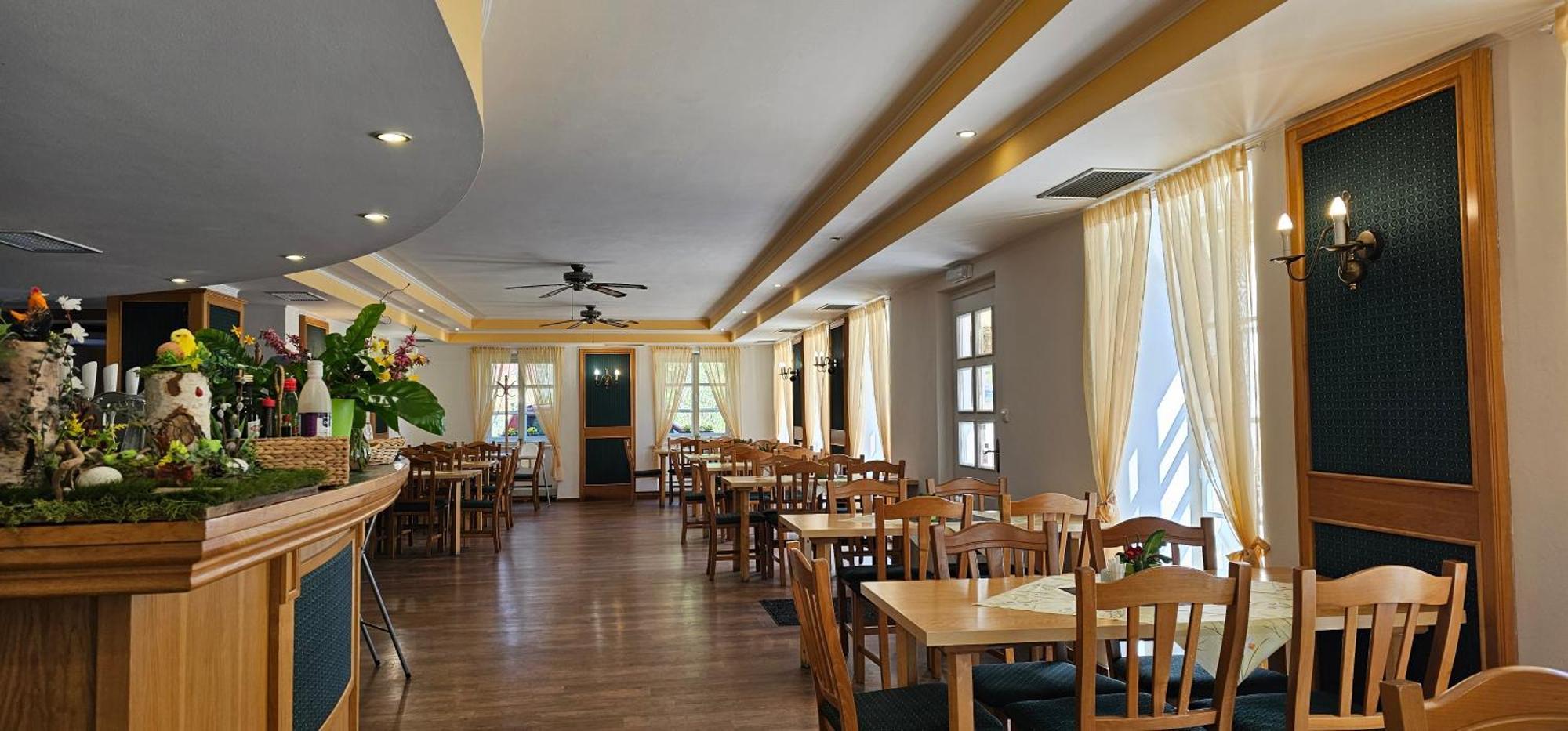 Zamecky Hotel Леднице Экстерьер фото