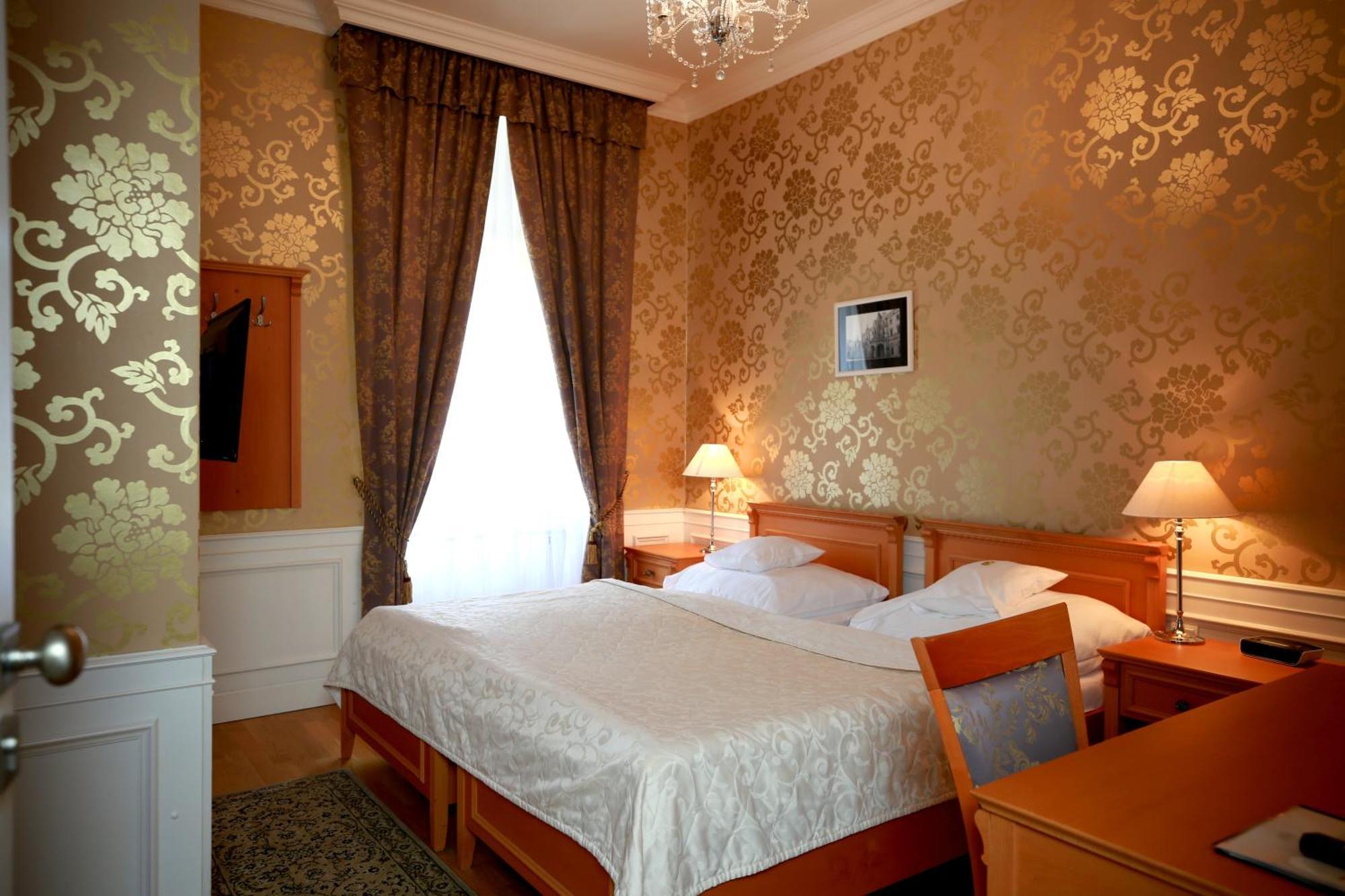 Zamecky Hotel Леднице Экстерьер фото