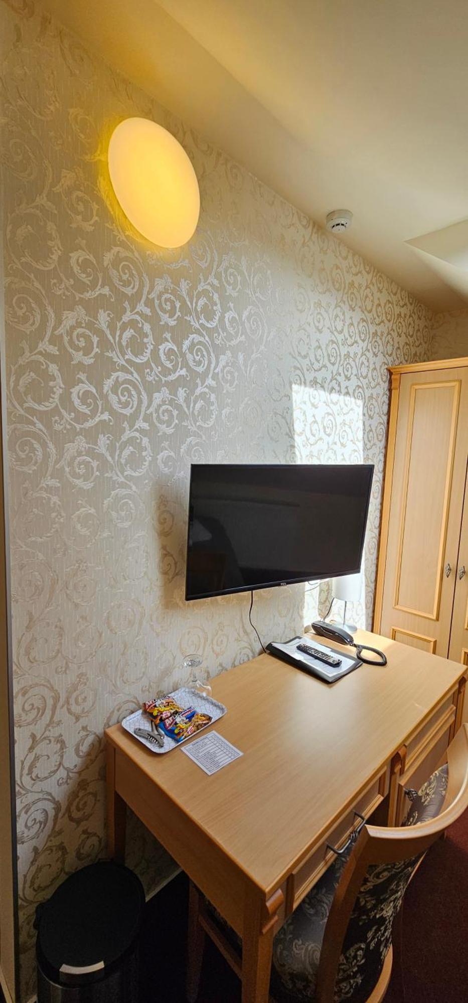 Zamecky Hotel Леднице Экстерьер фото